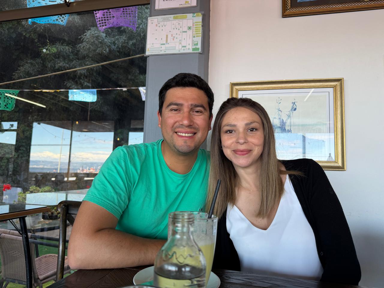 Daniela junto a su esposo